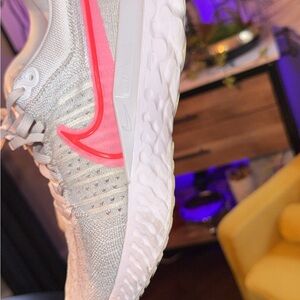 Women's NIKE REACT White and Pink💕